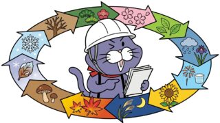 円形の矢印の前で書類を持つ猫のマスコット